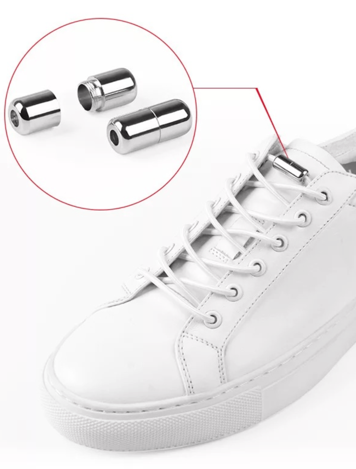 Weiße elastische Gummi-Schnürsenkel ohne Binden mit Metallverschluss am Sneaker